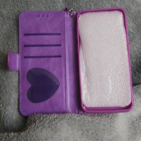 Phone case... - Picture 5 of 8